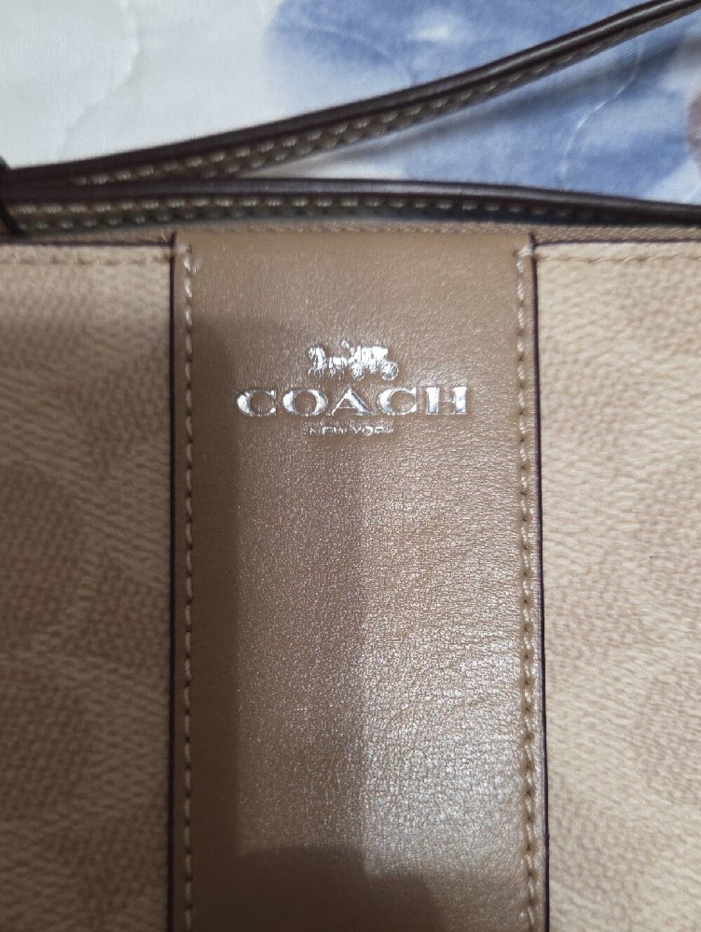 NWT Coach Beige/Tan Signature Wristlet Clutch - Picture 3 of 11